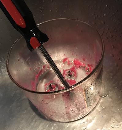 https://thefoodiesfithome.com/wp-content/uploads/2019/05/three-wick-candle-jar-cleaning-screw-driver.jpg