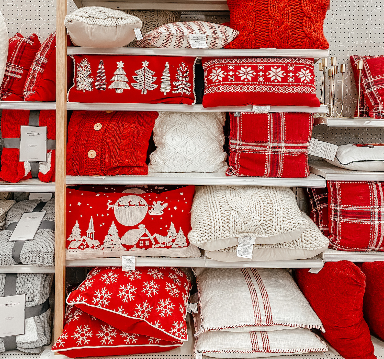 Holiday & Christmas Throw Pillows